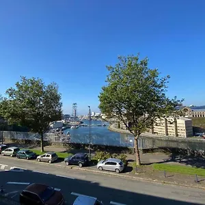 Milin : Appt 2 Ch Vue Sur Mer, Lumineux - Centre-ville, Proche Facs, Téléphérique Et Arsenal. Appartement